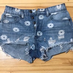Ardene Daisy High Rise Jean Shorts Size 1